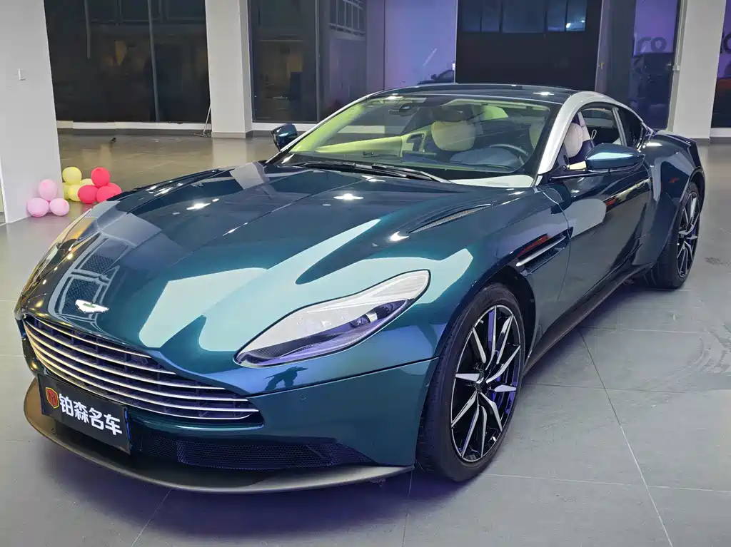 Aston Martin DB11 — фото 2