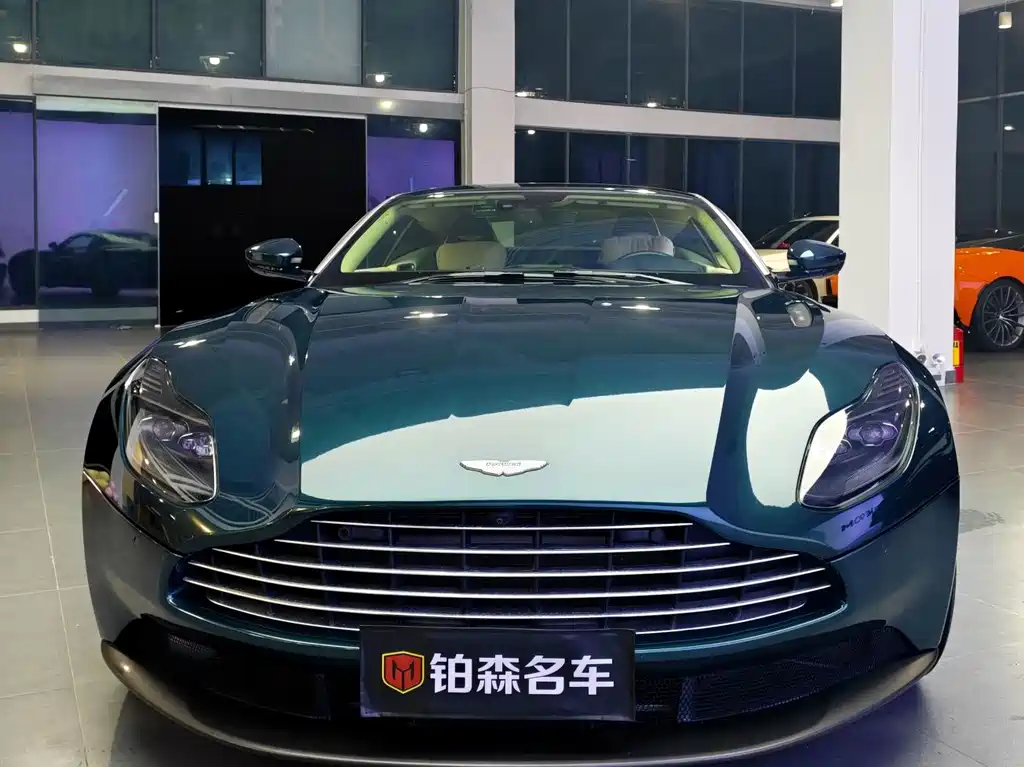 Aston Martin DB11 — фото 3