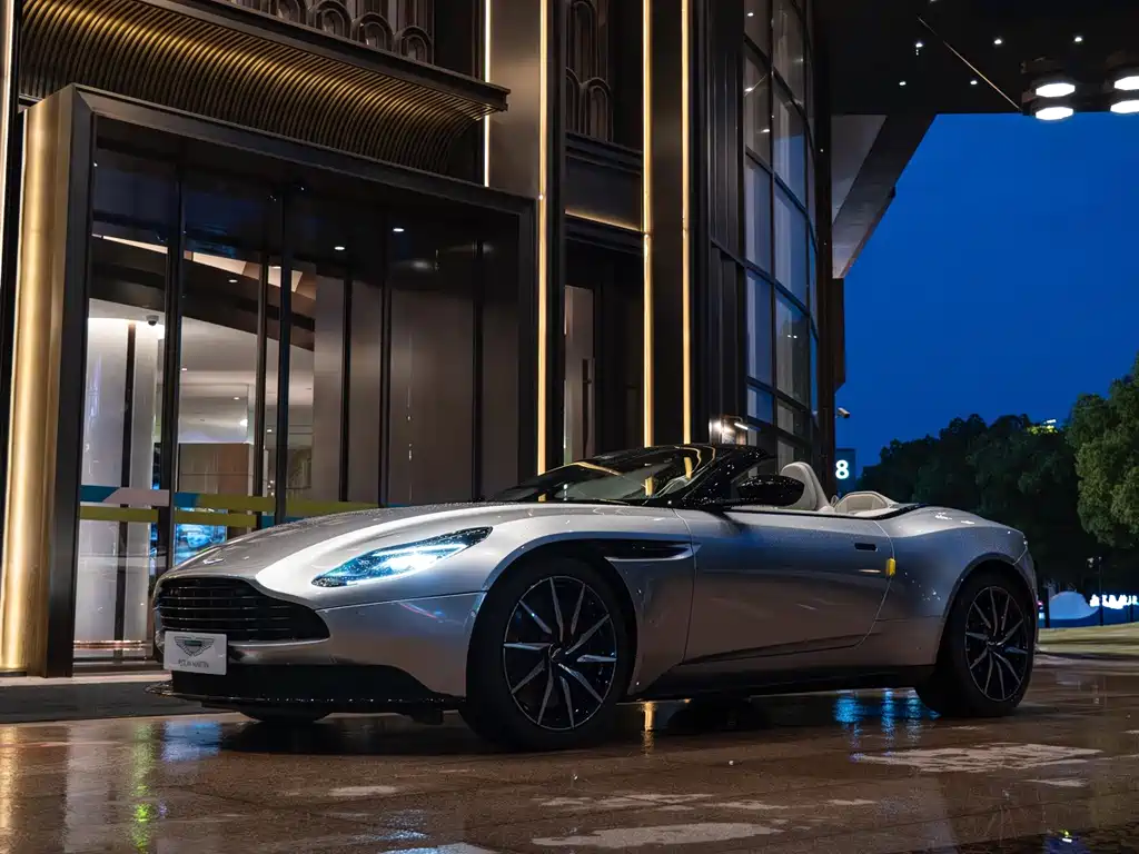 Aston Martin DB11 — фото 2