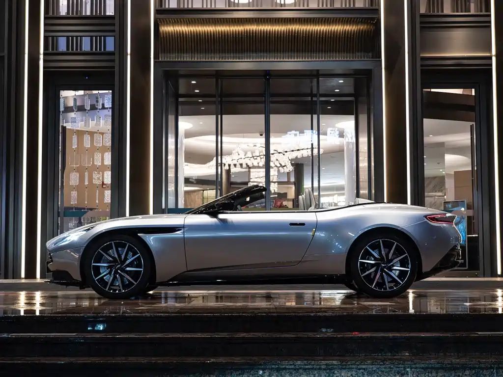 Aston Martin DB11 — фото 4