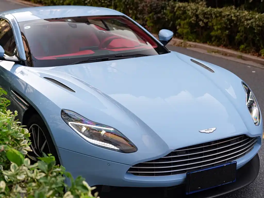 Aston Martin DB11 — фото 2