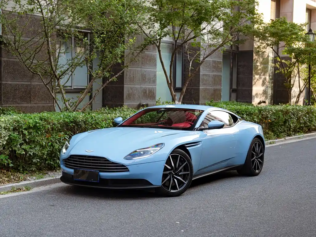 Aston Martin DB11
