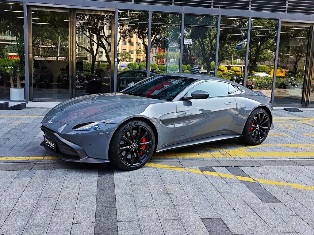 Aston Martin V8 Vantage — фото 2