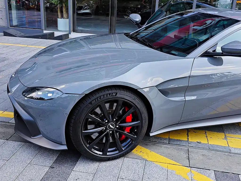 Aston Martin V8 Vantage — фото 8