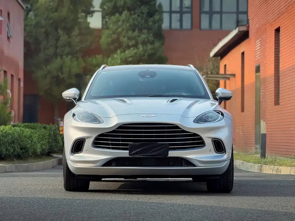Aston Martin DBX — фото 2