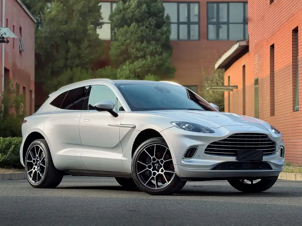 Aston Martin DBX — фото 3