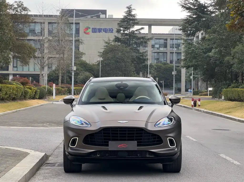 Aston Martin DBX — фото 2