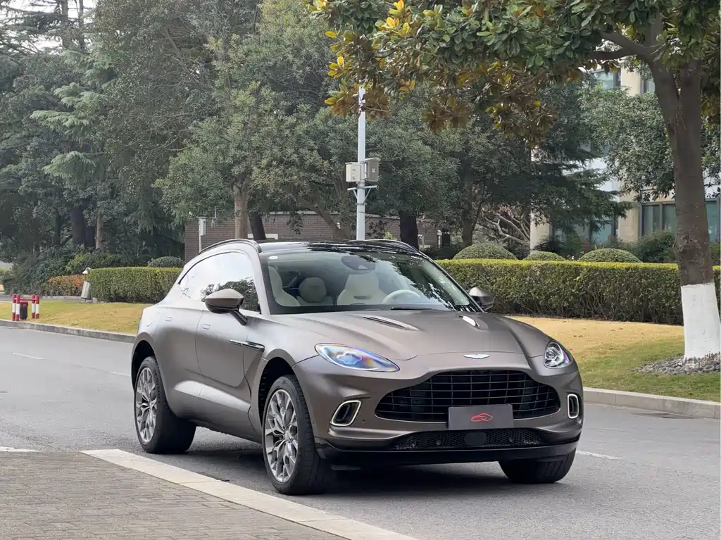 Aston Martin DBX — фото 3