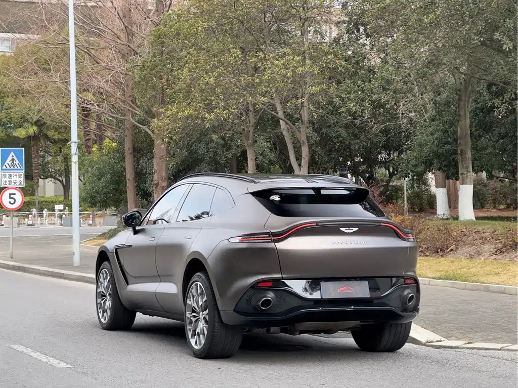 Aston Martin DBX — фото 5