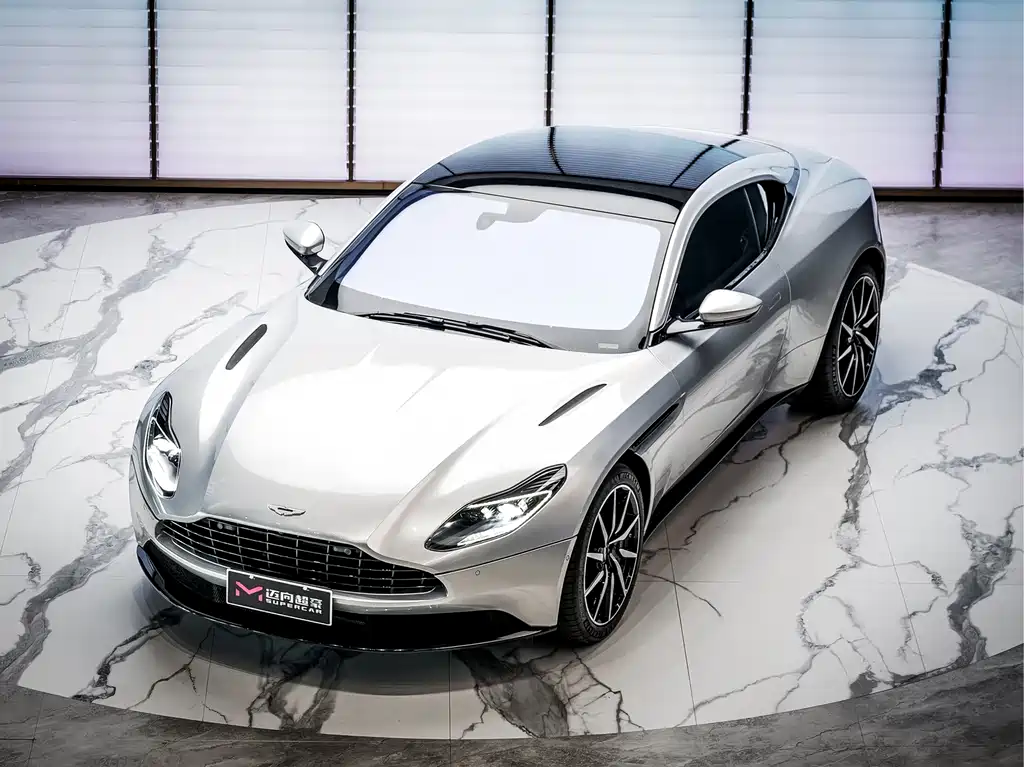 Aston Martin DB11 — фото 2