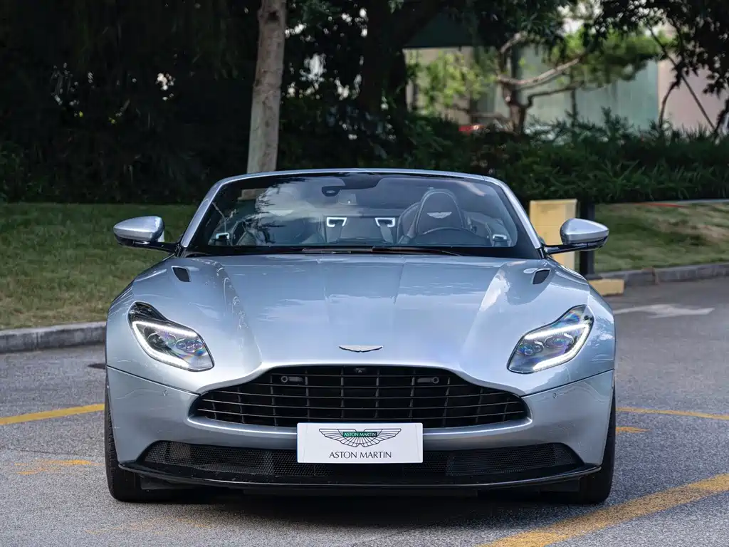 Aston Martin DB11 — фото 2