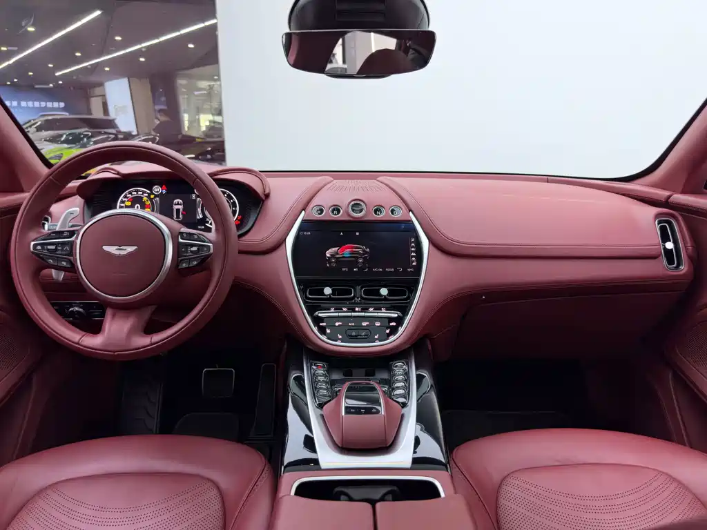 Aston Martin DBX — фото 25