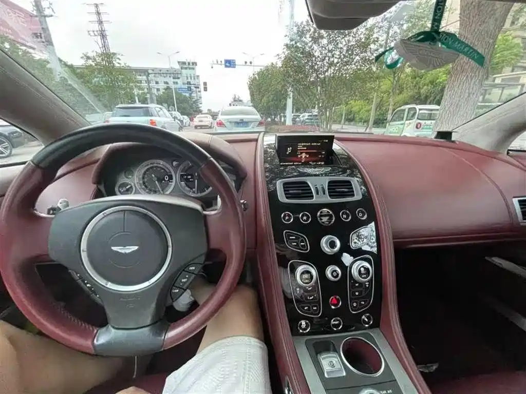 Aston Martin Rapide — фото 2