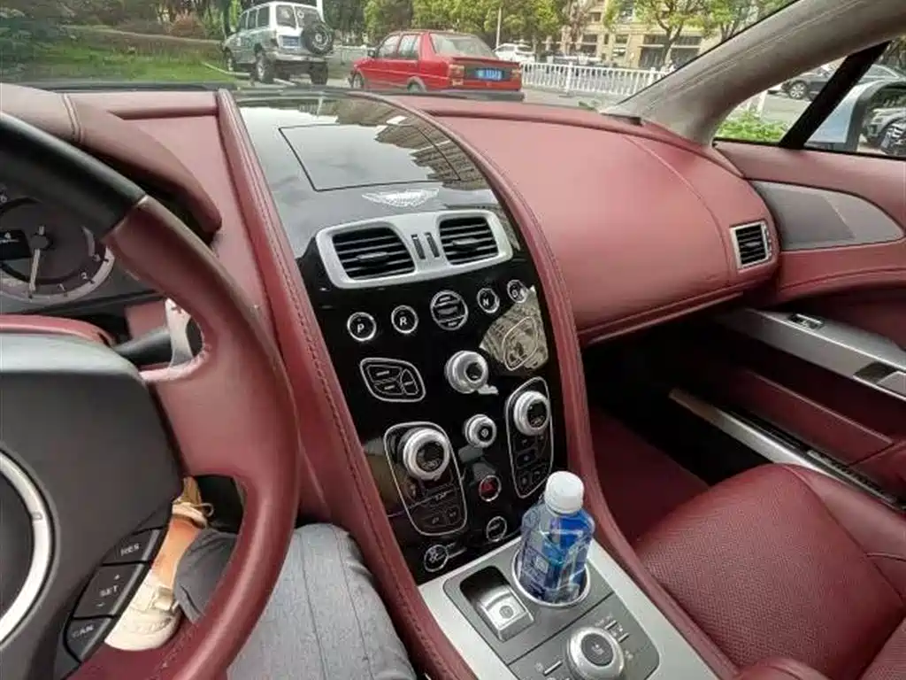Aston Martin Rapide — фото 5