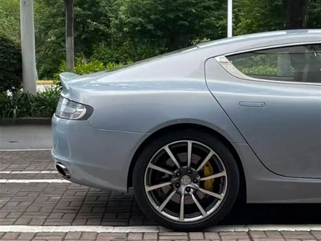 Aston Martin Rapide — фото 6