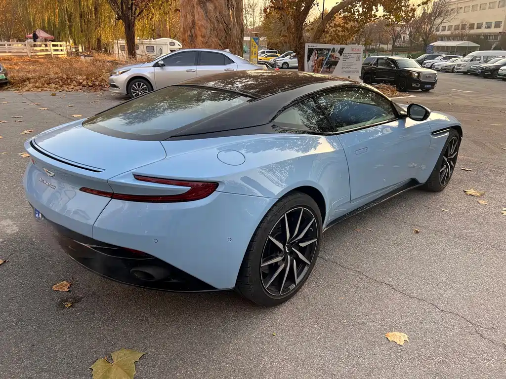 Aston Martin DB11 — фото 2