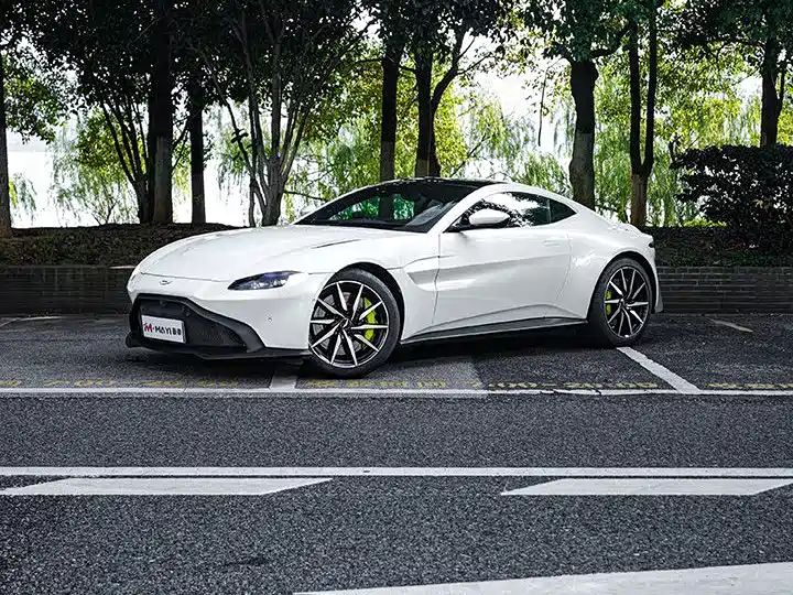 Aston Martin V8 Vantage — фото 2