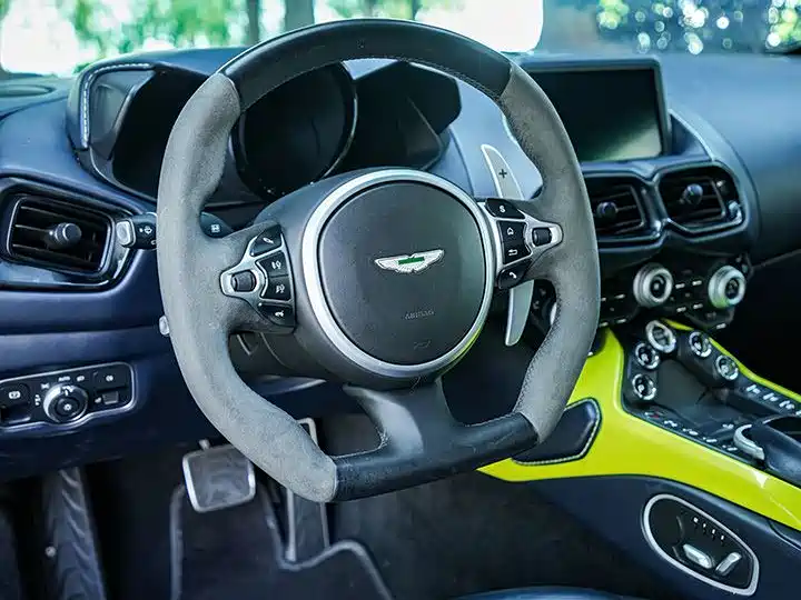 Aston Martin V8 Vantage — фото 9