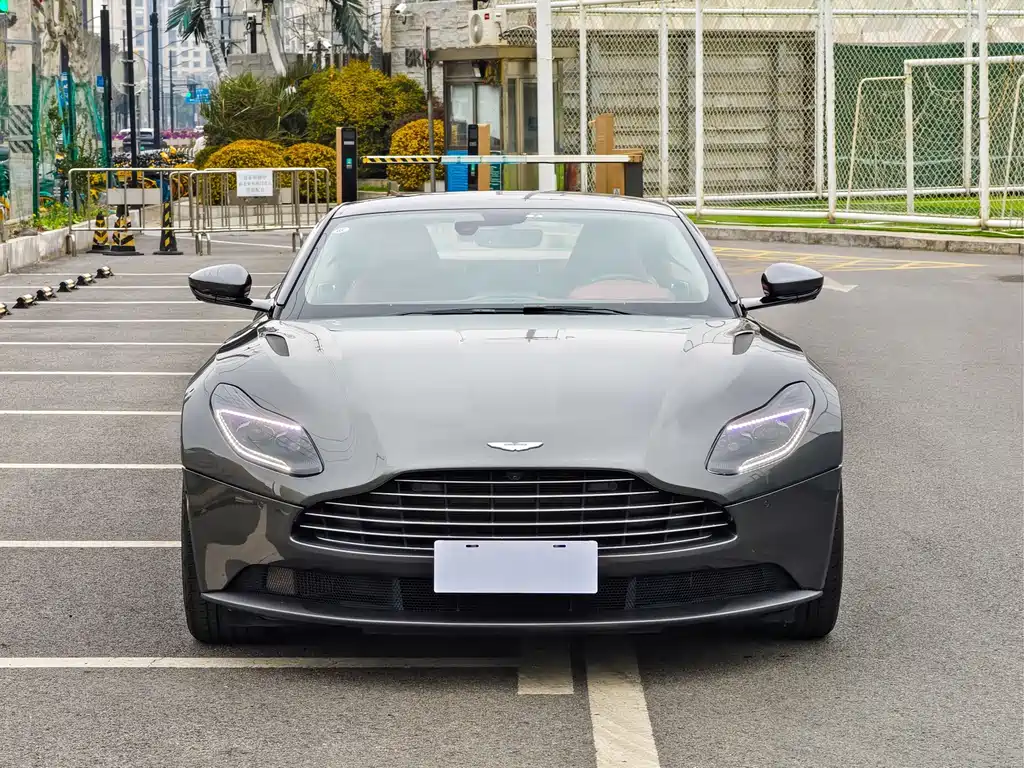 Aston Martin DB11 — фото 2