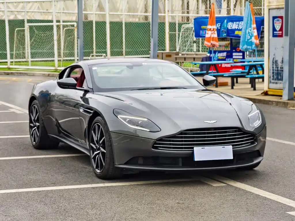 Aston Martin DB11 — фото 3