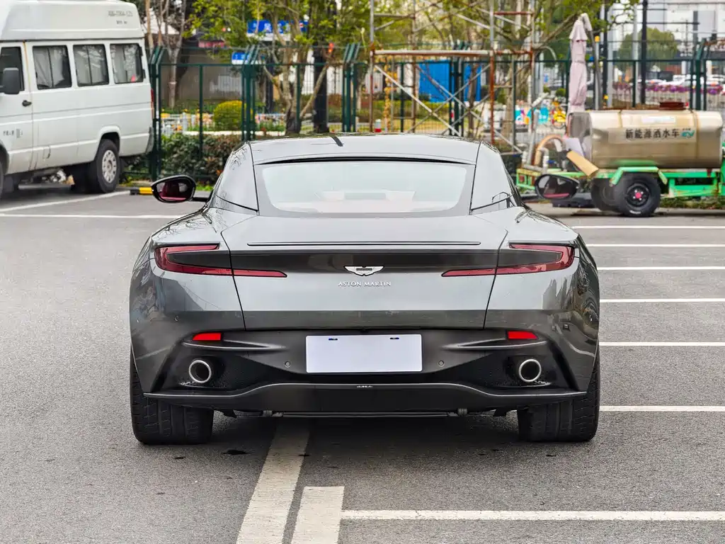 Aston Martin DB11 — фото 4