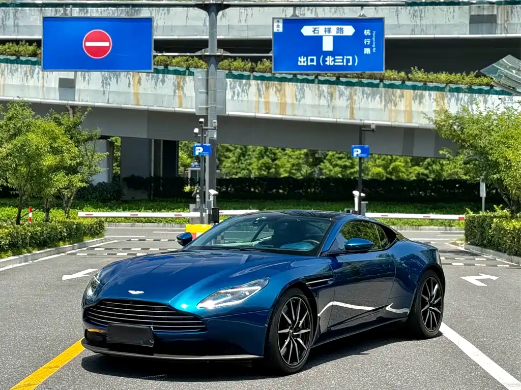 Aston Martin DB11 — фото 3