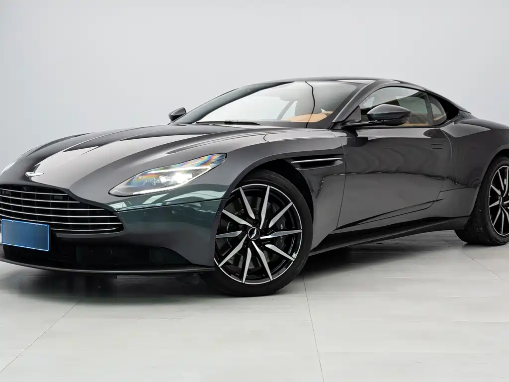 Aston Martin DB11 — фото 2