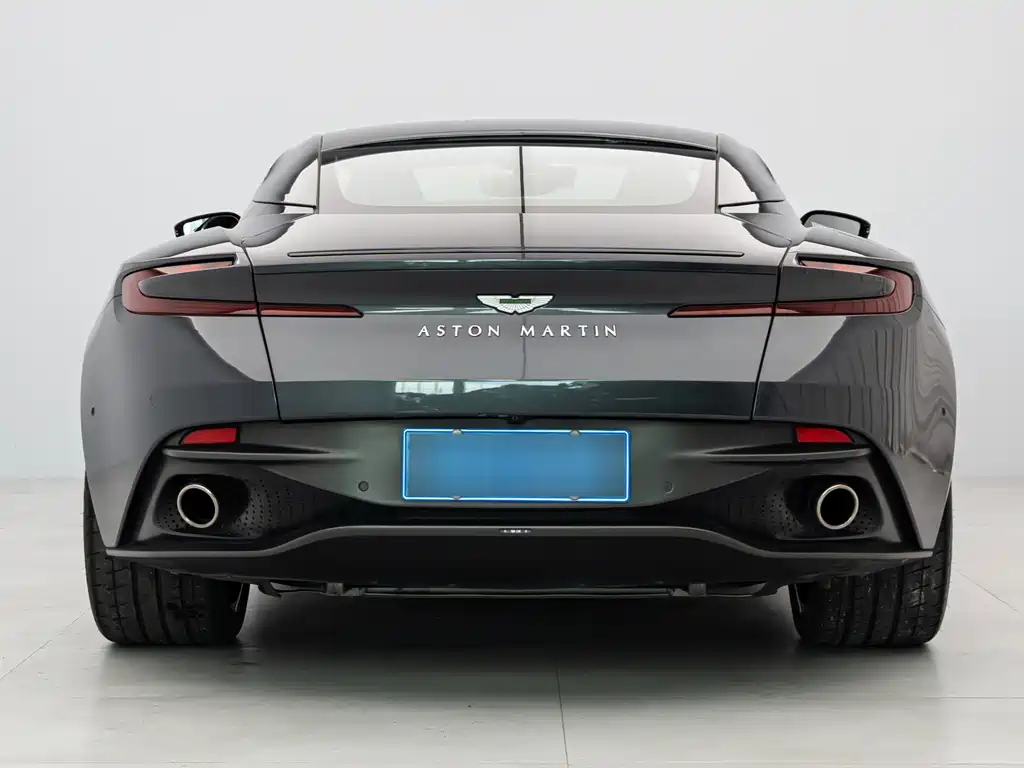 Aston Martin DB11 — фото 15