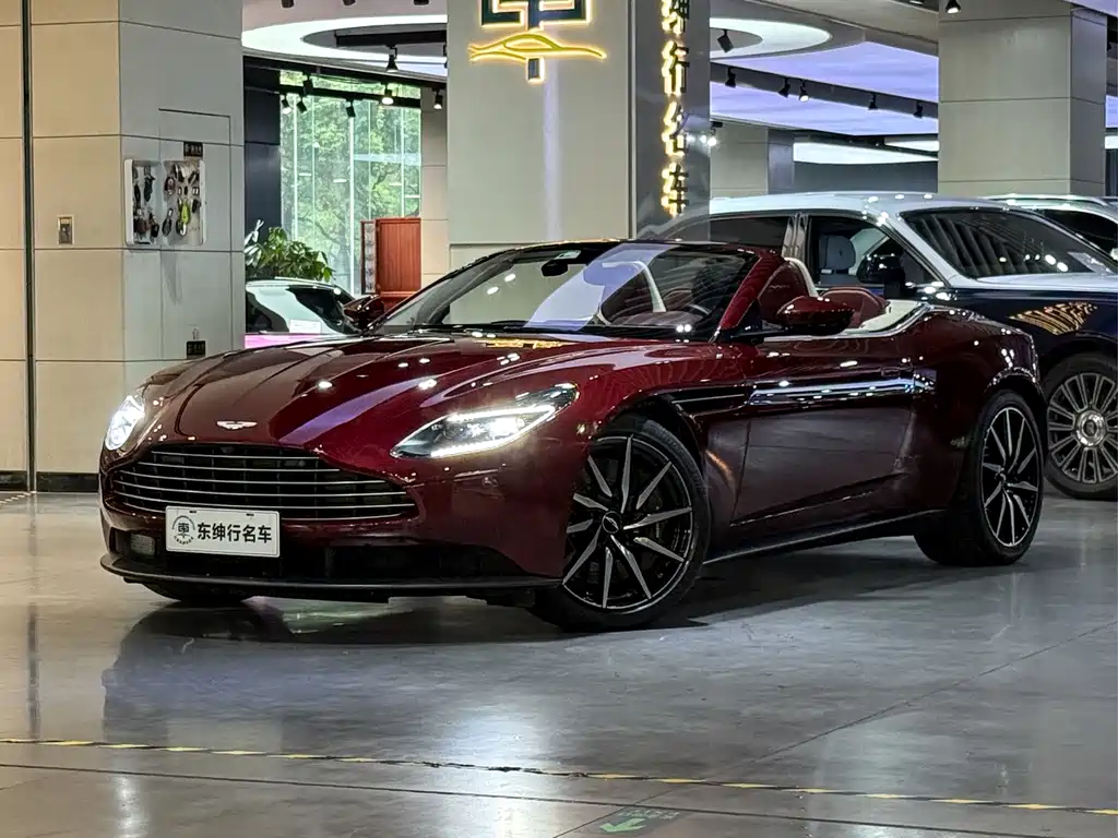 Aston Martin DB11 — фото 2