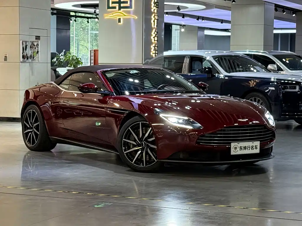 Aston Martin DB11 — фото 4