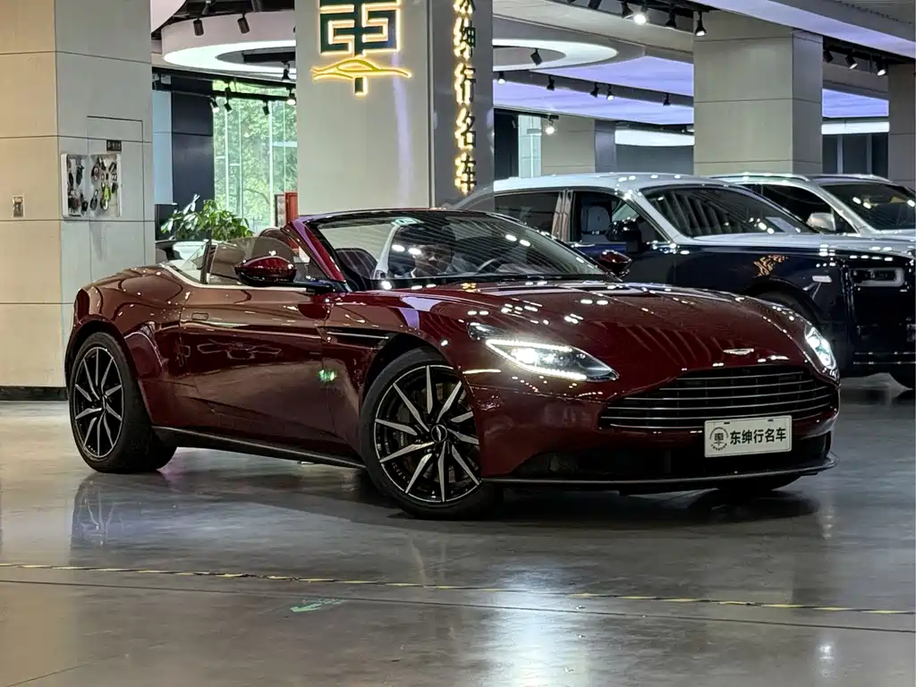 Aston Martin DB11 — фото 5