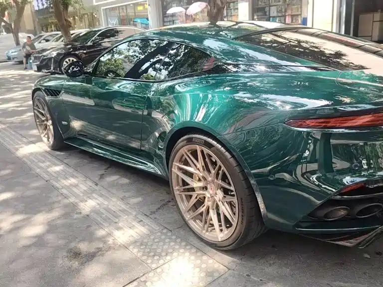 Aston Martin DBS — фото 3