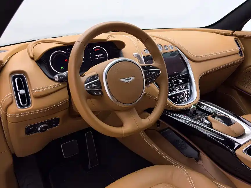 Aston Martin DBX — фото 18