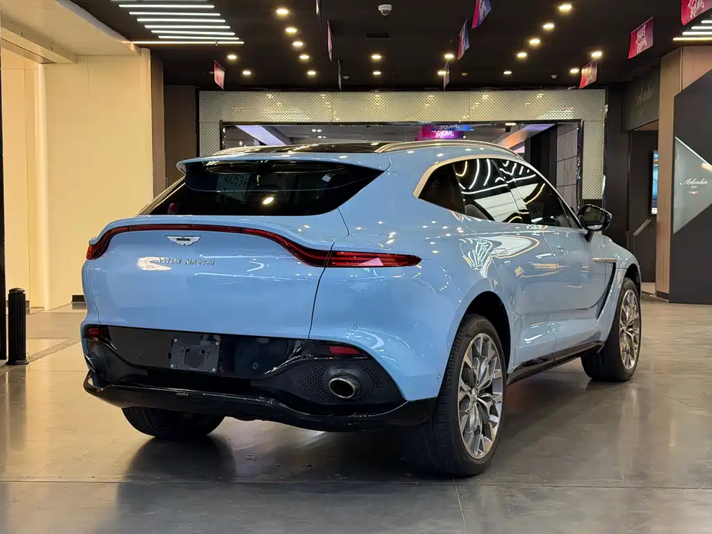 Aston Martin DBX — фото 18
