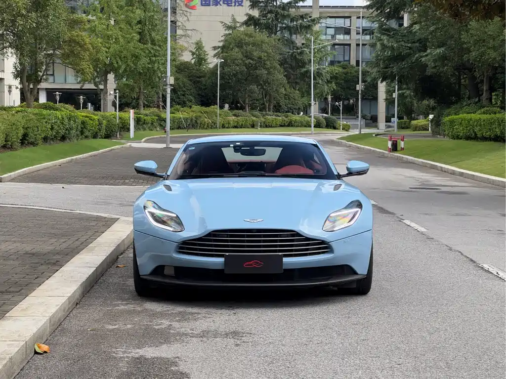 Aston Martin DB11 — фото 2