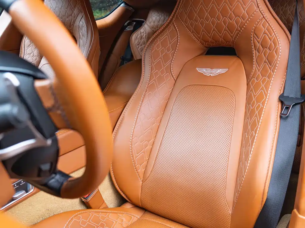 Aston Martin Rapide — фото 13