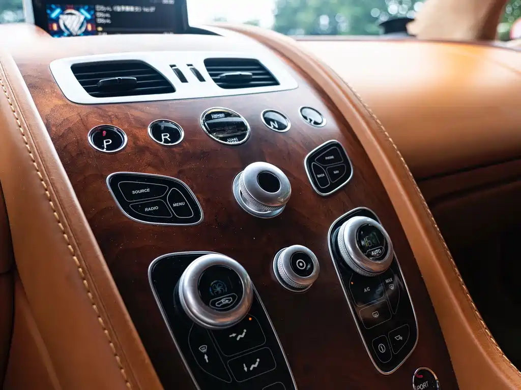 Aston Martin Rapide — фото 17