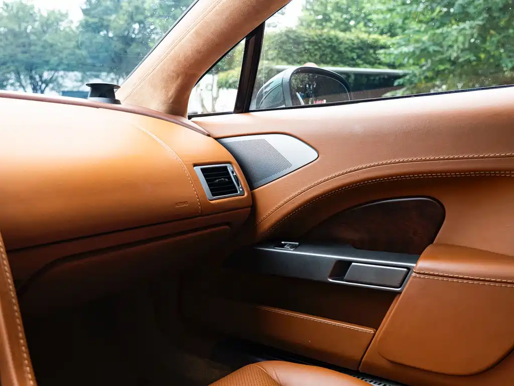 Aston Martin Rapide — фото 21