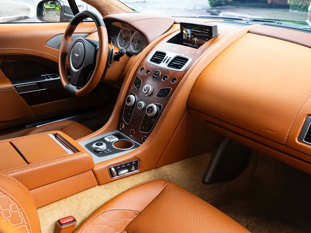 Aston Martin Rapide — фото 27