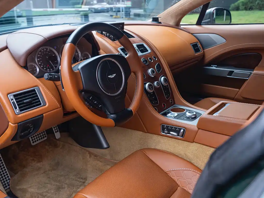 Aston Martin Rapide — фото 10