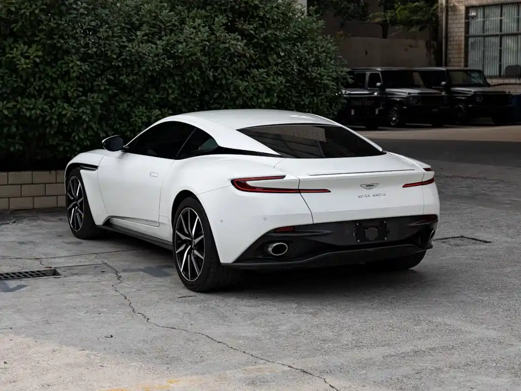 Aston Martin DB11 — фото 3