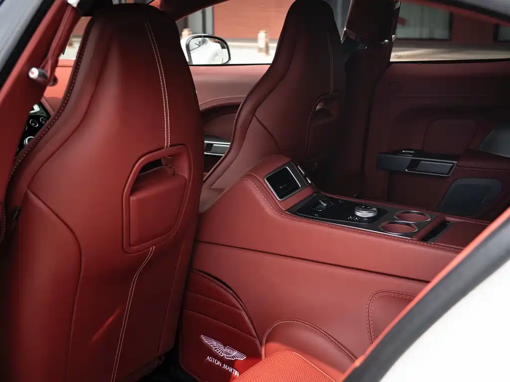 Aston Martin Rapide — фото 19