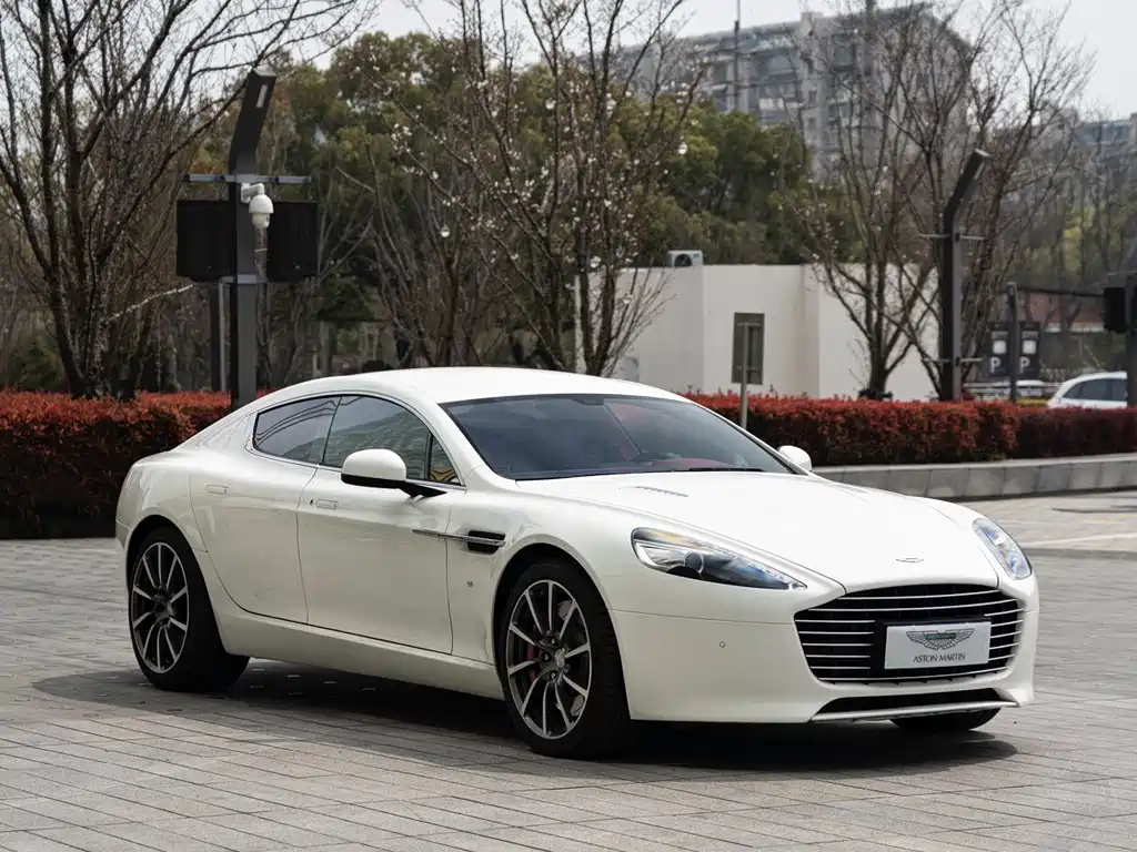 Aston Martin Rapide — фото 3