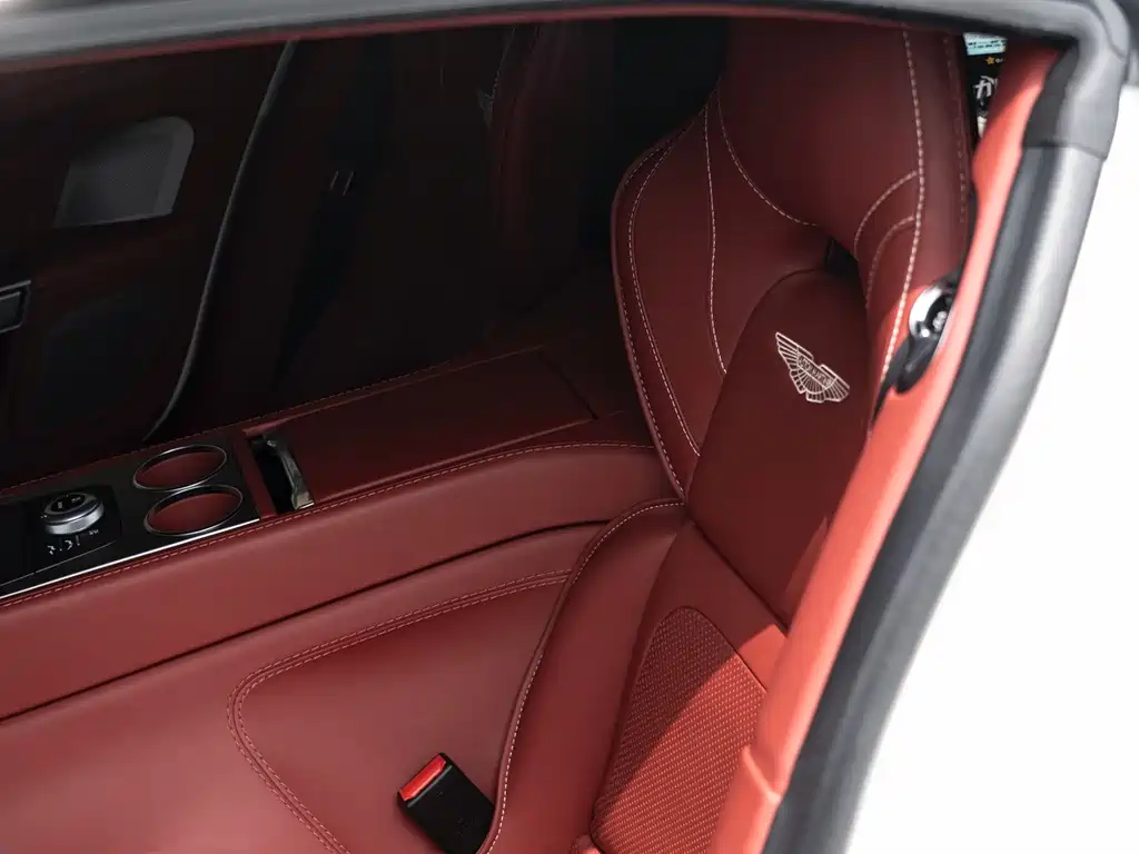 Aston Martin Rapide — фото 21