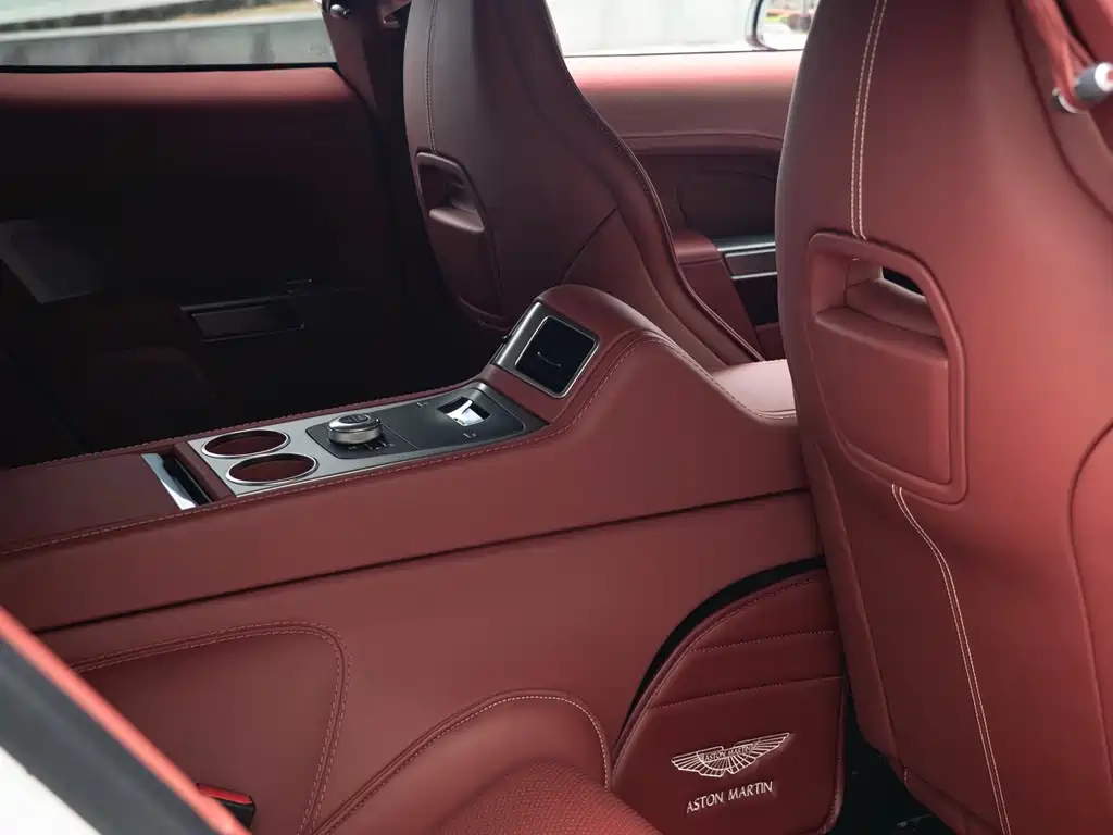 Aston Martin Rapide — фото 22