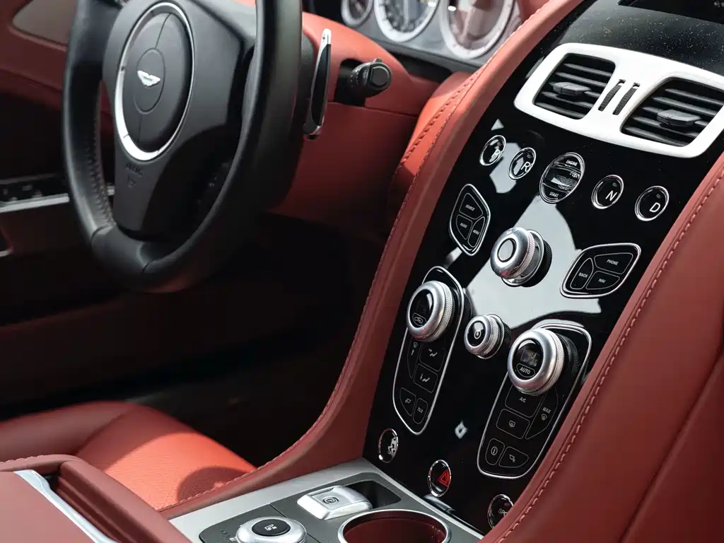 Aston Martin Rapide — фото 23