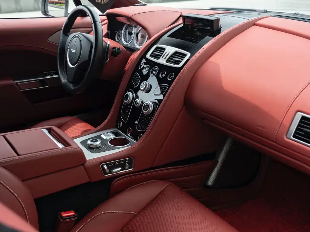 Aston Martin Rapide — фото 24
