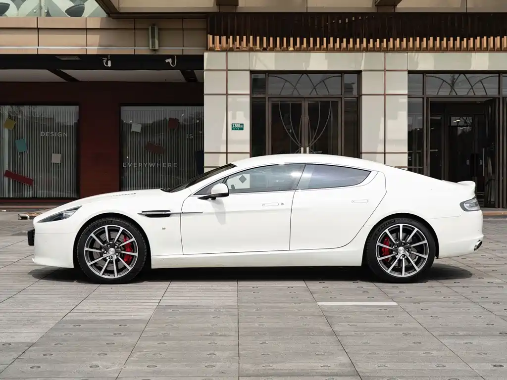 Aston Martin Rapide — фото 4