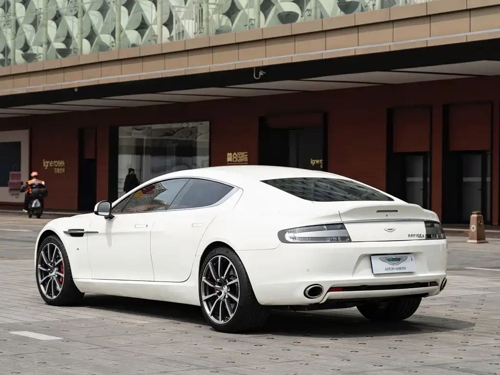 Aston Martin Rapide — фото 5