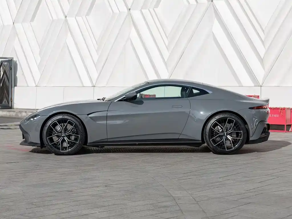 Aston Martin V8 Vantage — фото 3